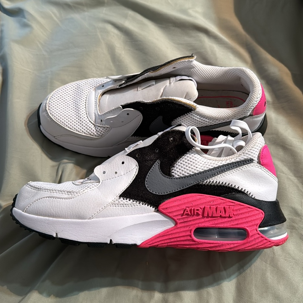 WOMEN'S NIKE AIR MAX 90 CASUAL SHOES